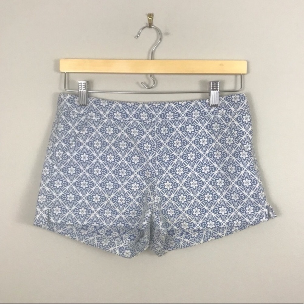 ⭐️Abercrombie and Fitch Blue white floral shorts